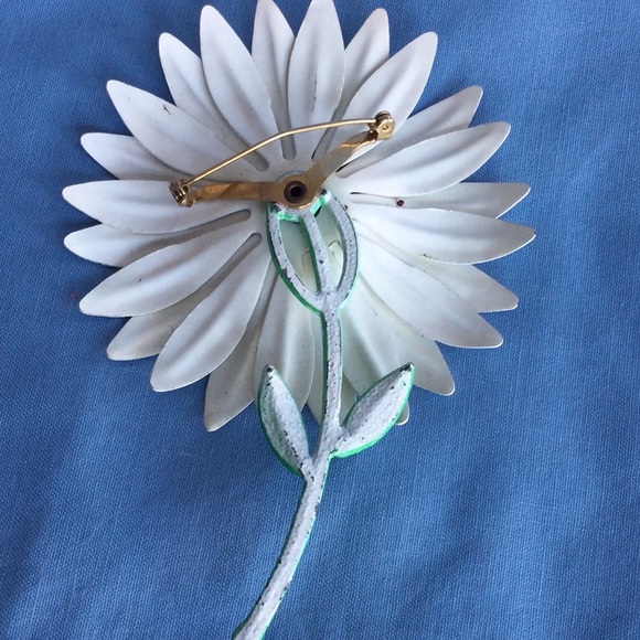 Two vintage flower pins/brooches from the 60/70’s. Double. Blue and daisy. - Picture 3 of 6